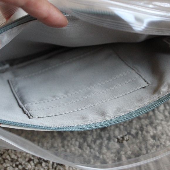 Thirty-One Tapered Pouch - Picture 6 of 6